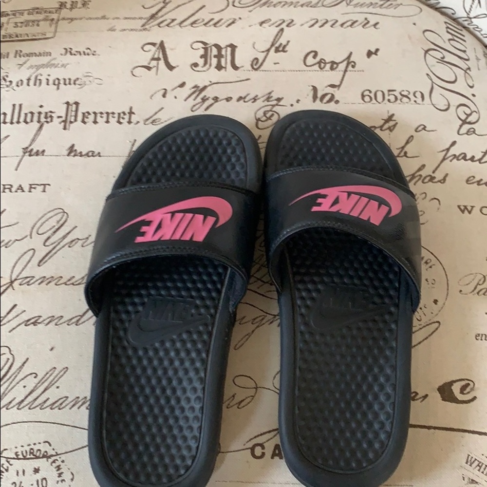 NIKE Slides